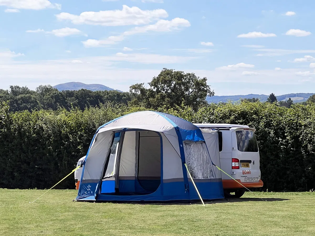 OLPRO Uno Breeze Aufblasbares Vorzelt für Wohnmobile, 3,3 m x 2,2 m, Blau und Grau, eingenähte Bodenplane, freistehend, Zelt, Luftstrahl, für Fahrzeuge mit einer Höhe von 190 cm - 250 cm